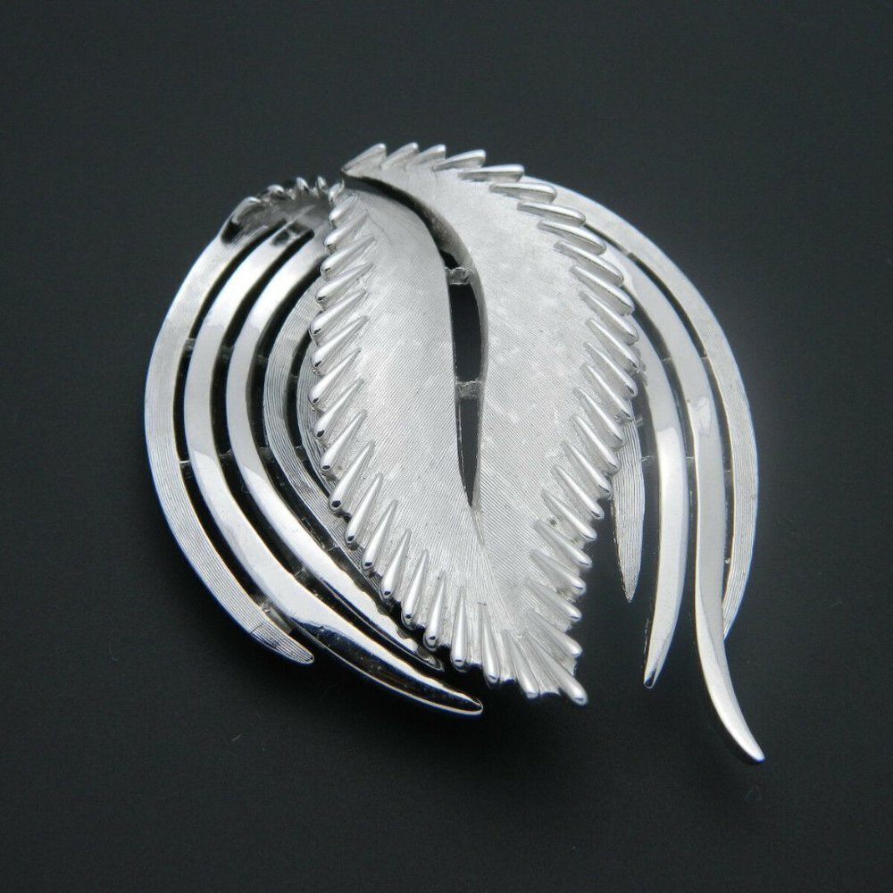 Crown TRIFARI Abstract Silver Tone Feather Pin - Picture 3 of 5